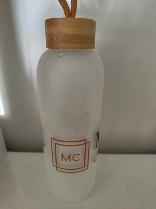 Bouteille 750ml en verre givré blanc mat, bouchon bambou + boucle en corde -